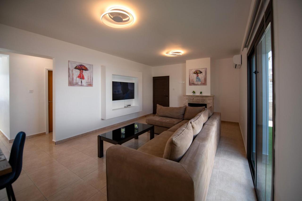 Luxury Agathoula * Protarász